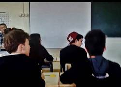 Enlace a Poner la gorra like a boss en una clase