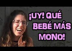 Enlace a Tratar a la gente por la calle como si fuesen bebés [Broma cámara oculta]