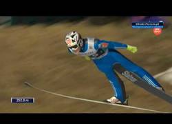 Enlace a 252 metros. El espectacular y nuevo récord mundial de salto de esquí