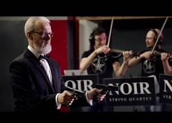 Enlace a Rusos interpretan a Strauss a ritmo de una glock