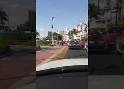 Enlace a Taxista golpea a un discapacitado y milagrosamente se cura