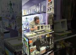 Enlace a Pone a prueba unas pipas de cristal y se lleva el fail de su vida