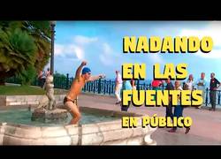 Enlace a Se pone el bañador y empieza a bañarse en las fuentes de la ciudad