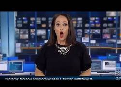 Enlace a Pillan a esta presentadora en sus asuntos en directo y se asusta al darse cuenta