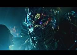 Enlace a Más acción en el nuevo tráiler de Transformers: El Último Caballero