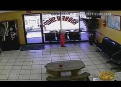 Enlace a Niña de cuatro años sobrevive a un tiroteo en una peluquería en USA