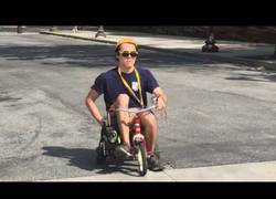 Enlace a Motorizan el triciclo de Saw y el resultado es épico