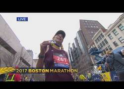 Enlace a La mujer que fingió ser hombre para correr el maratón de Boston en 1967 vuelve 50 años después