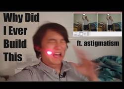 Enlace a Crea un robot que te apunta con un láser al ojo automáticamente