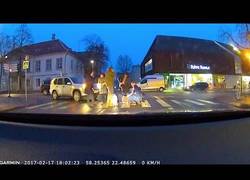 Enlace a El terrible accidente de esta mujer mayor en pleno paso de cebra