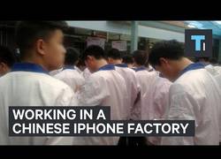 Enlace a Este asiático nos cuenta su experiencia trabajando mientras ensamblaba iPhones
