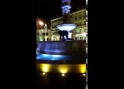 Enlace a Koldo iba muy torcido y hace aquaplanning en la fuente