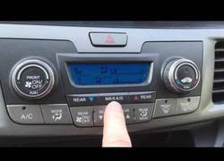 Enlace a La consola de este Honda de 2012 es la peor jamás construida y este hombre nos explica el motivo