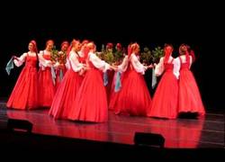 Enlace a Conoce la Beriozka, el baile folclorico ruso donde las bailarinas parecen levitar