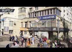 Enlace a La tremenda explosión de una tubería de agua en Kiev
