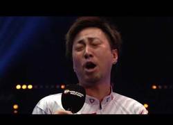 Enlace a Este japonés pierde el control durante la entrevista (perder le dejó frito los sesos O_o)