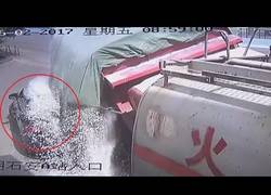 Enlace a Se queda inundado en grava tras provocar un accidente