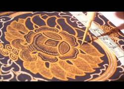 Enlace a El antiguo arte coreano para reproducir los sutras, en tinta de oro y plata