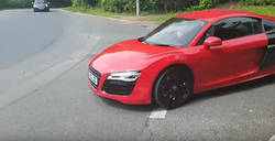 Enlace a Karma instantáneo por vacilar de cochazo en una rotonda