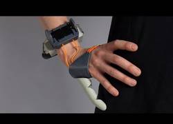 Enlace a Avances en la ciencia: Ahora puedes tener un dedo adicional controlable