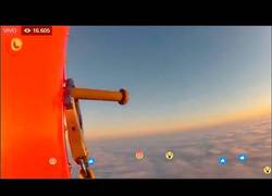 Enlace a El trabajo más espantoso en el mundo sube la torre de 2.000 pies para cambiar una bombilla