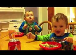 Enlace a Niños se comportan como Hulk después de comer verduras