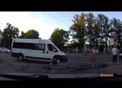 Enlace a No es fácil dar un cambio de sentido en una intersección