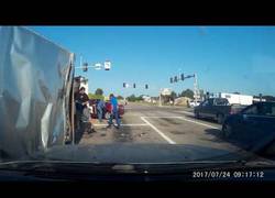 Enlace a ¿Quién dijo que era bueno saltarse un semáforo en rojo?