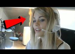 Enlace a Esta jugadora de League of Legends se quema el pelo mientras retransmitía por Twitch