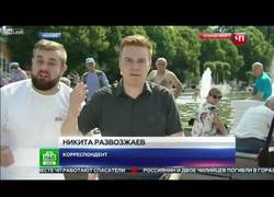 Enlace a Se lleva una hostia en medio de una conexión en directo con un telediario ruso y la presentadora lo