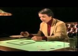 Enlace a Carl Sagan hablando sobre la cuarta dimensión