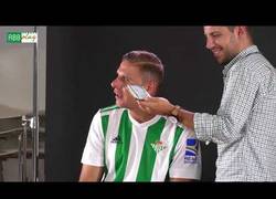 Enlace a Joaquín graba un spot en inglés y chino y las risas son épicas