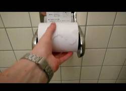 Enlace a La increíble tecnología que usan en Japón con el papel higiénico