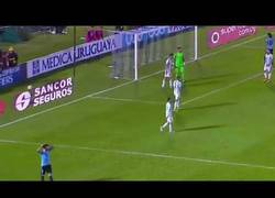 Enlace a Messi y el gran pase que le dio a Suárez para casi marcar para Uruguay