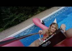 Enlace a Iba a felicitar un aniversario de forma original pero todo se vino abajo