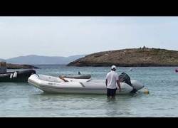Enlace a Un turista se echa una siesta en una zodiac ajena y la emprende a golpes cuando le despiertan