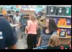 Enlace a La tremenda pelea en un supermercado por comprar un cuaderno para el colegio
