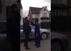 Enlace a Este musulmán agrede a una chica en pleno accidente y la insulta con:“Mírate, comes cerdo y pareces