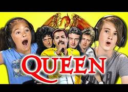 Enlace a Los niños más pequeños reaccionando de forma épica a la música de Queen