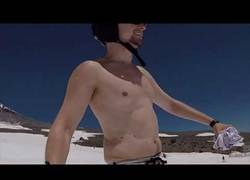 Enlace a La cámara que estabiliza su imagen con los pechos de este chico