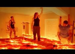 Enlace a El suelo es lava, literalmente