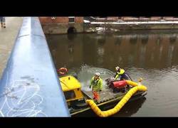 Enlace a Molestan a un bombero en pleno trabajo y se lleva su merecido de la mejor forma