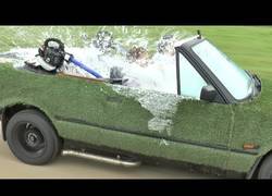 Enlace a Colin Furze crea un coche-jacuzzi, con barbacoa incluida