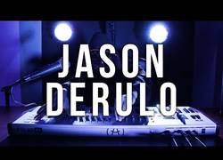 Enlace a Increíble lo que hace este chico con una mesa de mezclas y que gran voz