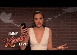 Enlace a Gal Gadot y otros famosos leen los tweets más crueles de sus haters