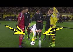 Enlace a El portero del Borussia Dortmund tiene una peculiar manía antes de cada partido