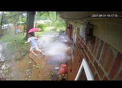 Enlace a Salvada de morir empalada por sorpresa