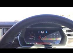 Enlace a Esto es lo que sucede cuando te quedas dormido en un Tesla con el piloto automático