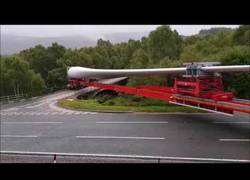 Enlace a La increíble maniobra para transportar un aspa de aerogenerador