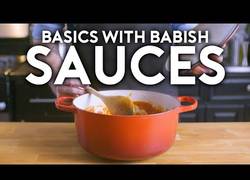 Enlace a Ve cómo este cocinero corta los ingredientes para hacer una ensalada es puro placer visual